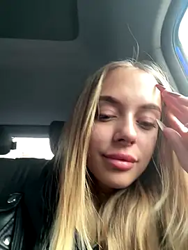 Snapshot of enjoy_my_beauty chatting on 10.28.25 enjoy my beauty online show from 10.28.25