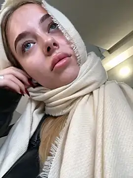 Snapshot of enjoy_my_beauty chatting on 10.30.25 enjoy my beauty online show from 10.30.25