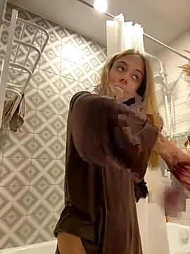 Snapshot of enjoy_my_beauty chatting on 11.10.25 enjoy my beauty online show from 11.10.25