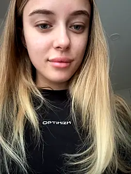 Snapshot of enjoy_my_beauty chatting on 11.25.25 enjoy my beauty online show from 11.25.25