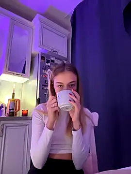 Snapshot of enjoy_my_beauty chatting on 11.30.25 enjoy my beauty online show from 11.30.25