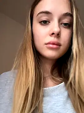 Snapshot of enjoy_my_beauty chatting on 12.01.25 enjoy my beauty online show from 12.01.25