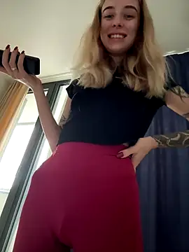 Snapshot of enjoy_my_beauty chatting on 12.16.25 enjoy my beauty online show from 12.16.25