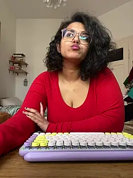 Snapshot of Curvydesifromgermany chatting on 03.20.25 Curvydesifromgermany online show from 03.20.25