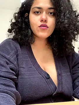 Snapshot of Curvydesifromgermany chatting on 10.08.25 Curvydesifromgermany online show from 10.08.25