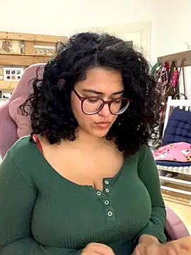 Curvydesifromgermany online show from 11.11.25