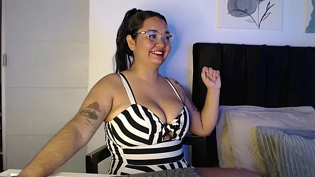 Snapshot of Alezapark chatting on 02.07.25 Alezapark online show from 02.07.25