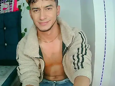 Snapshot of Kevin_Torres chatting on 12.28.24 Kevin Torres online show from 12.28.24