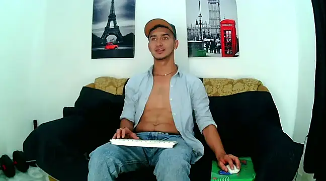 Snapshot of Kevin_Torres chatting on 02.05.25 Kevin Torres online show from 02.05.25