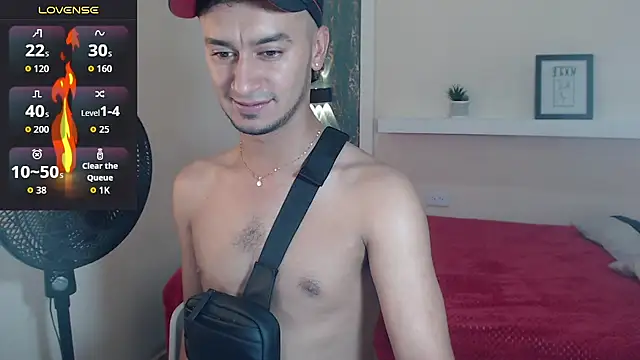 Snapshot of Kevin_Torres chatting on 09.23.25 Kevin Torres online show from 09.23.25