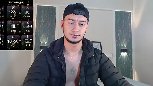 Snapshot of Kevin_Torres chatting on 10.12.25 Kevin Torres online show from 10.12.25