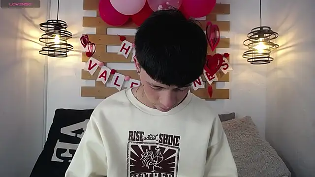 Steev Novoa online show from 02.18.25