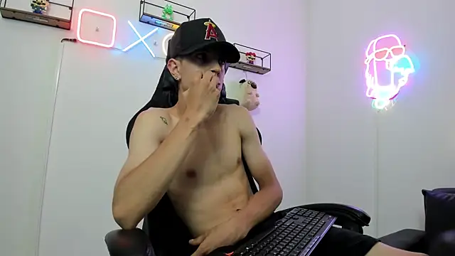 Snapshot of Dei_v_48 chatting on 12.14.24 Dei v 48 online show from 12.14.24