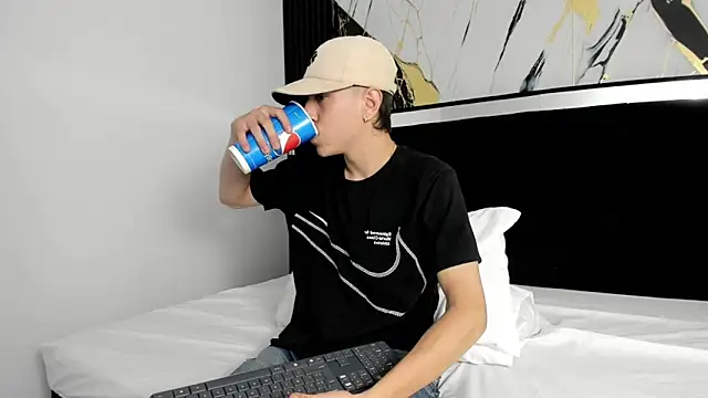 Snapshot of Dei_v_48 chatting on 01.28.25 Dei v 48 online show from 01.28.25