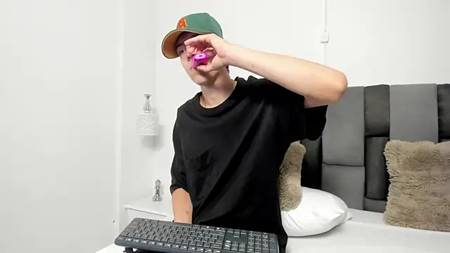 Snapshot of Dei_v_48 chatting on 02.13.25 Dei v 48 online show from 02.13.25