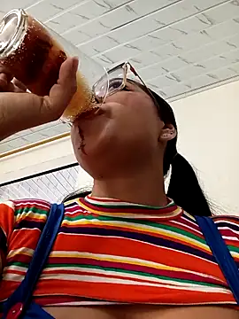 -VICKKY online show from 10.31.25