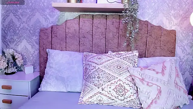 tiffany becker online show from 11.18.25