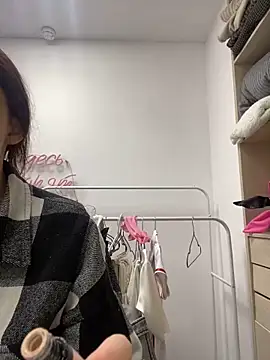 Snapshot of AnaWest chatting on 09.28.25 AnaWest online show from 09.28.25