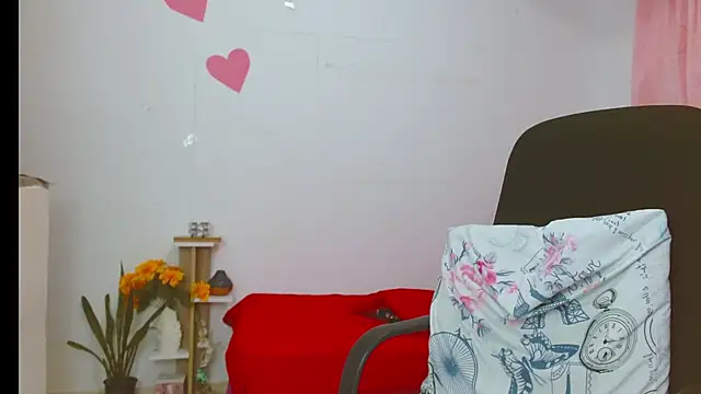 Snapshot of chantalsemenova1 chatting on 07.25.26 chantalsemenova1 online show from 07.25.26