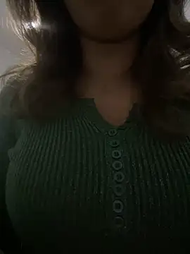 Snapshot of farah-36 chatting on 12.22.24 farah-36 online show from 12.22.24