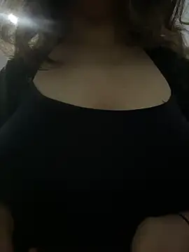 Snapshot of farah-36 chatting on 12.27.24 farah-36 online show from 12.27.24