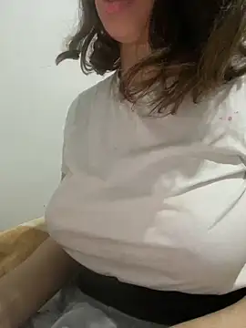 Snapshot of farah-36 chatting on 02.28.25 farah-36 online show from 02.28.25