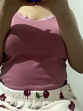 Snapshot of farah-36 chatting on 10.18.25 farah-36 online show from 10.18.25