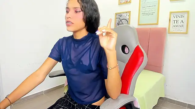 Snapshot of Evelin_shy chatting on 11.07.25 Evelin shy online show from 11.07.25