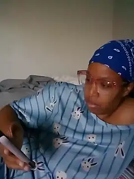 Snapshot of madamsensuale chatting on 12.31.24 madamsensuale online show from 12.31.24