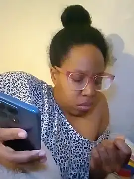 Snapshot of madamsensuale chatting on 01.20.25 madamsensuale online show from 01.20.25