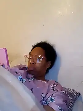 Snapshot of madamsensuale chatting on 02.20.25 madamsensuale online show from 02.20.25