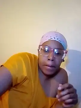 Snapshot of madamsensuale chatting on 02.27.25 madamsensuale online show from 02.27.25