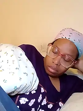 Snapshot of madamsensuale chatting on 03.19.25 madamsensuale online show from 03.19.25