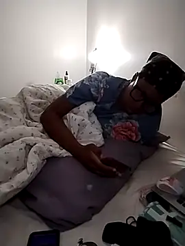 Snapshot of madamsensuale chatting on 12.15.25 madamsensuale online show from 12.15.25