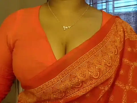 Snapshot of Unlucky-flowers chatting on 12.13.24 Unlucky-flowers online show from 12.13.24