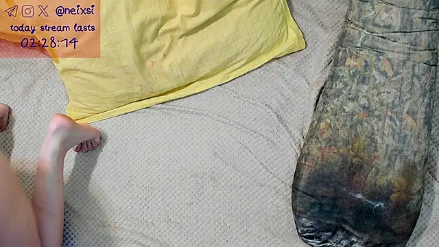 Snapshot of ixsi chatting on 11.17.25 ixsi online show from 11.17.25