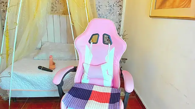 agatha rusell  online show from 01.24.25