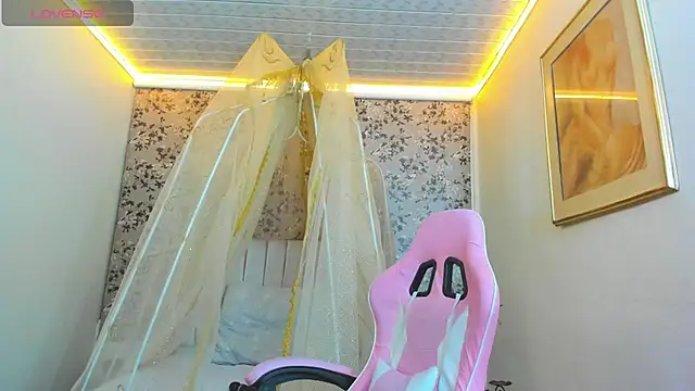 agatha rusell  online show from 02.05.25