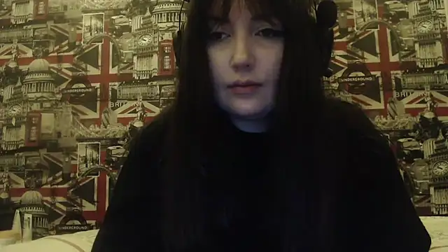 Lynylou online show from 02.12.26