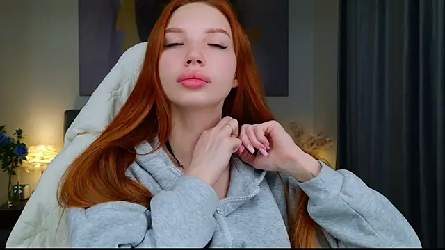 Snapshot of JudyWalkerr chatting on 12.21.25 JudyWalkerr online show from 12.21.25