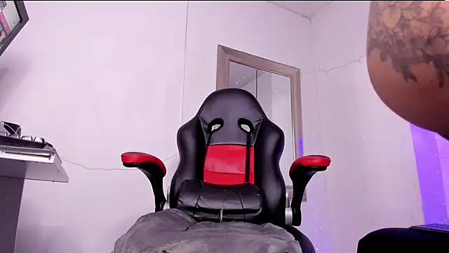 Snapshot of angel_hardy_dl chatting on 11.15.25 angel hardy dl online show from 11.15.25