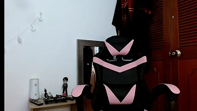 Snapshot of kendallsweet7 chatting on 02.25.25 kendallsweet7 online show from 02.25.25