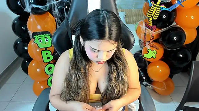 Snapshot of samy_19_ chatting on 10.21.25 samy 19 online show from 10.21.25