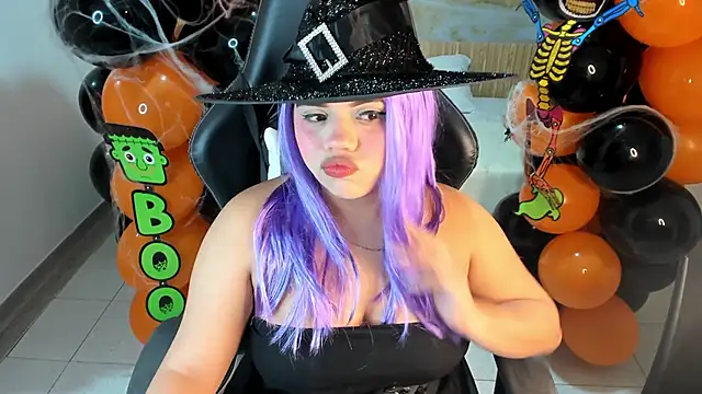 Snapshot of samy_19_ chatting on 10.24.25 samy 19 online show from 10.24.25