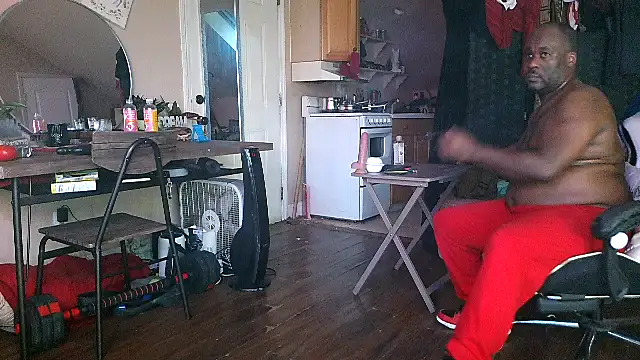 Snapshot of bigshh8 chatting on 12.01.25 bigshh8 online show from 12.01.25