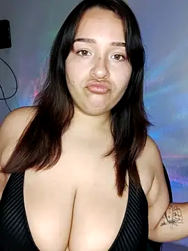 Snapshot of Angiee2001 chatting on 03.08.25 Angiee2001 online show from 03.08.25