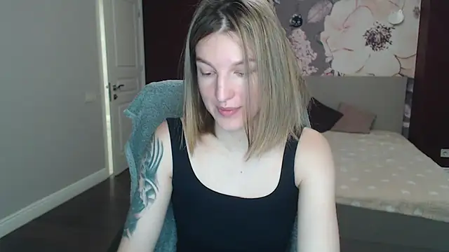 Snapshot of EmilyWalkeri chatting on 01.29.25 EmilyWalkeri online show from 01.29.25