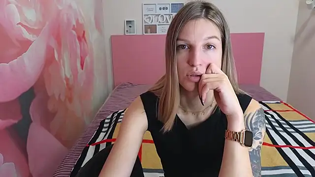 Snapshot of EmilyWalkeri chatting on 12.02.25 EmilyWalkeri online show from 12.02.25