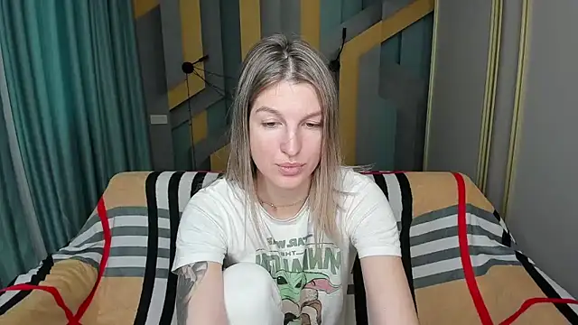 Snapshot of EmilyWalkeri chatting on 12.03.25 EmilyWalkeri online show from 12.03.25