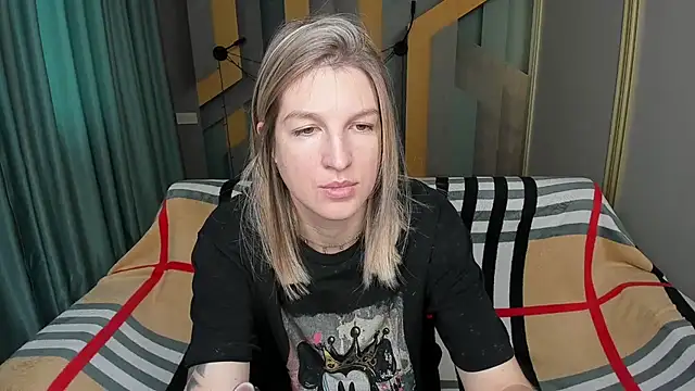 Snapshot of EmilyWalkeri chatting on 12.04.25 EmilyWalkeri online show from 12.04.25